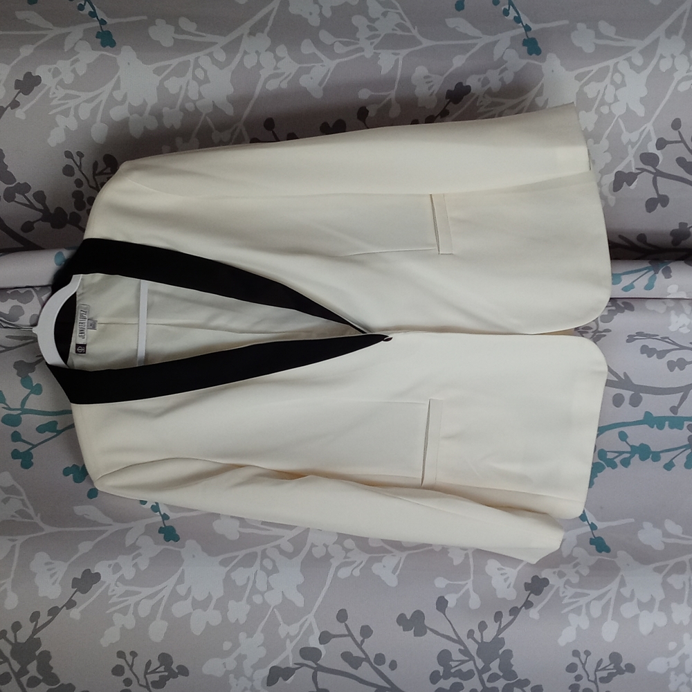 Jennifer Lopez white blazer size XL